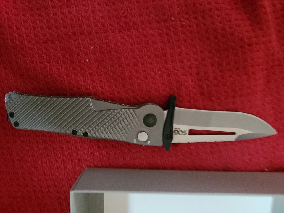 Cuchillo Plegable SOG Quake 3.5" Dos Tonos VG-10 Llamado Japonés Súper Acero. AUTÉNTICO Foto 2 de 3