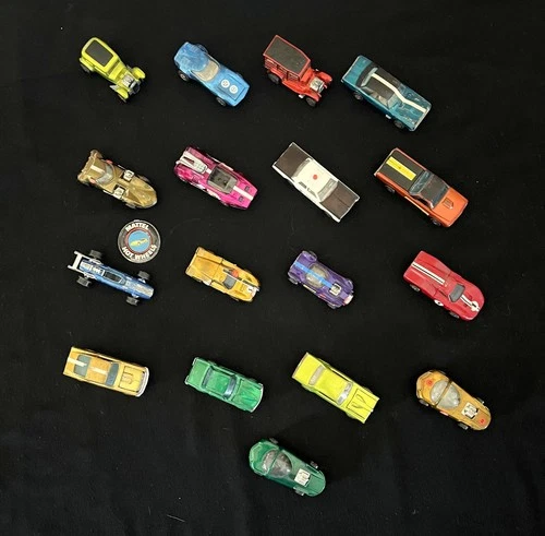 Lot of 17 Vintage Mattel Redline Hot Wheels w  Rally Case 1969-1971