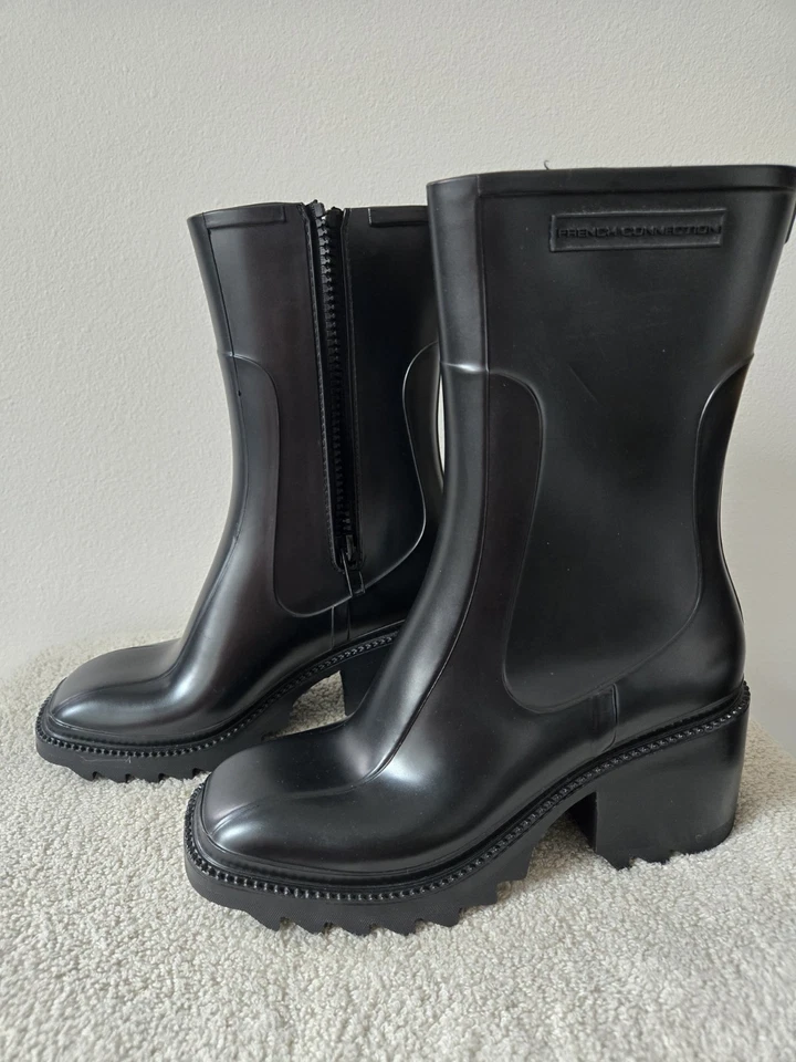 Bota de lluvia French Connection Terrain puntera cuadrada pull on mujer talla 8,5 Foto 2 de 4