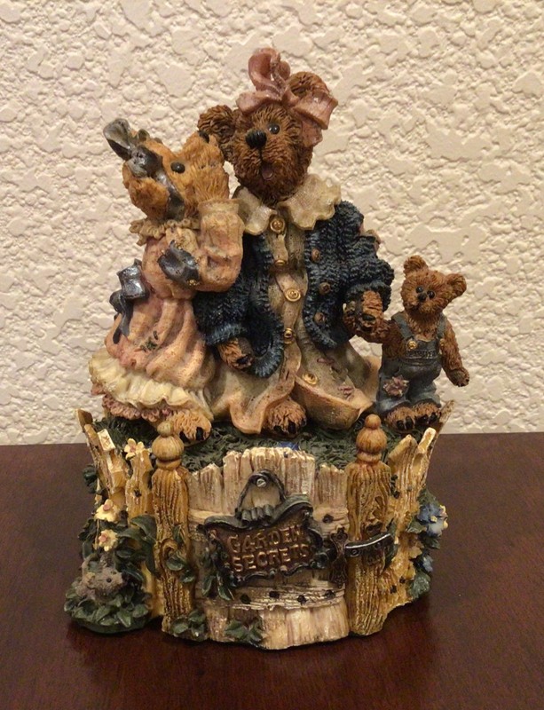 Boyds Bears & Friends "Thats What Friends Are For" Music Box, #2764SF