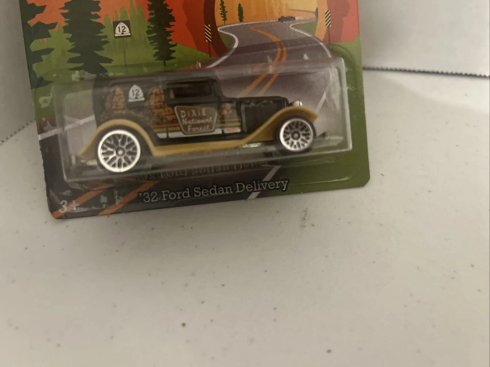 Hot Wheels 2013 HW Road Trippin' State Route 12 '32 Ford Sedan Delivery # 3/32 - Image 3 of 4