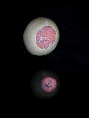Kleine signierte Vintage Studio Kunst Keramik Kugel Samen Gras rote Tontöpfe Erdtöne - Bild 3 von 7