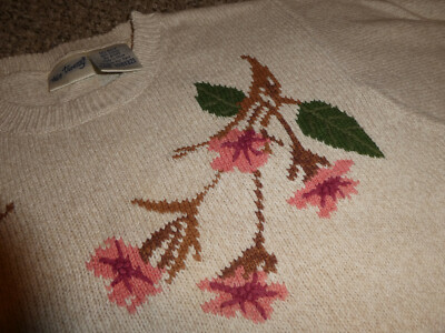 VTG TWO TWENTY KNIT EMBROIDERED FLORAL DECOR PULLOVER SWEATER TOP