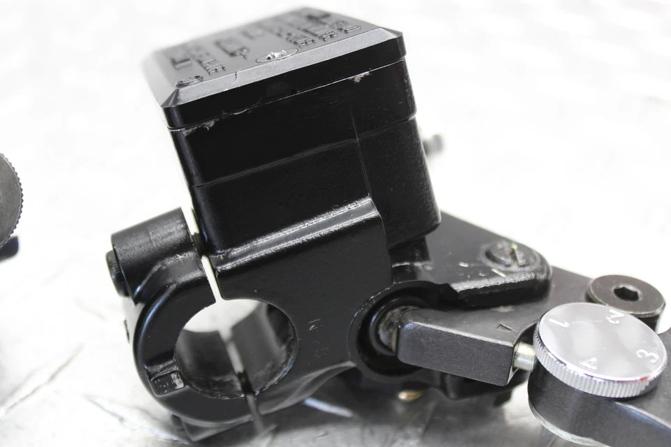 1996 KAWASAKI NINJA ZX6R ZX600F FRONT BRAKE MASTER CYLINDER/CLUTCH PERCH - Image 4 of 4