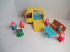 Peppa Pig Mini Campervan with Table Barbecue Bench Figures