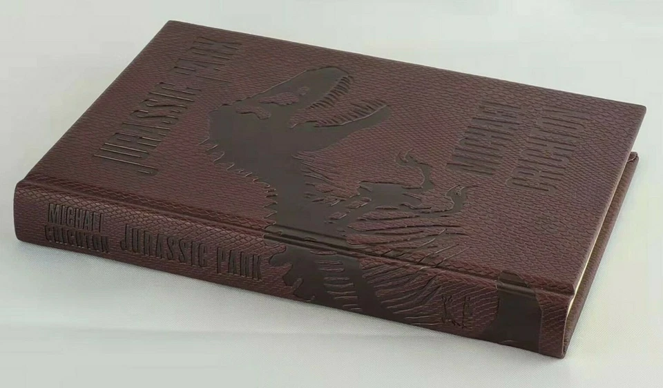 JURASSIC PARK by Michael Crichton Deluxe Dinosaur Skin Cover Collectible Edition Foto 3 de 4
