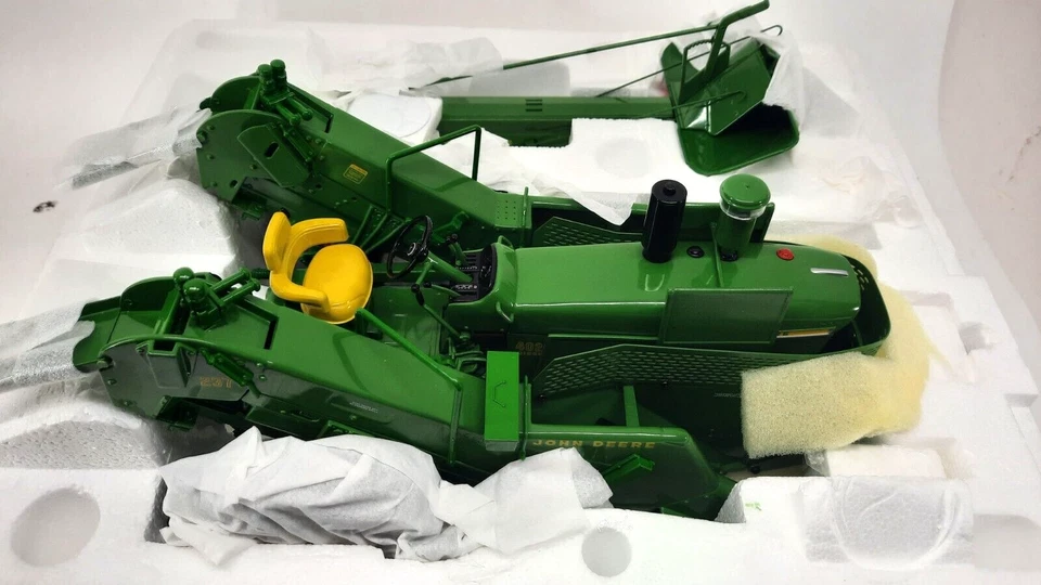 Nuevo en caja Tractor John Deere 4020 con recogedor de maíz 237 1/16 Ertl Precision Classics #14 Foto 2 de 4