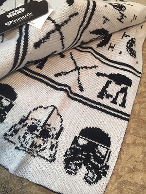 DISNEY LOUNGEFLY STAR WARS BLACK & WHITE GALAXY BEANIE  display picture 2