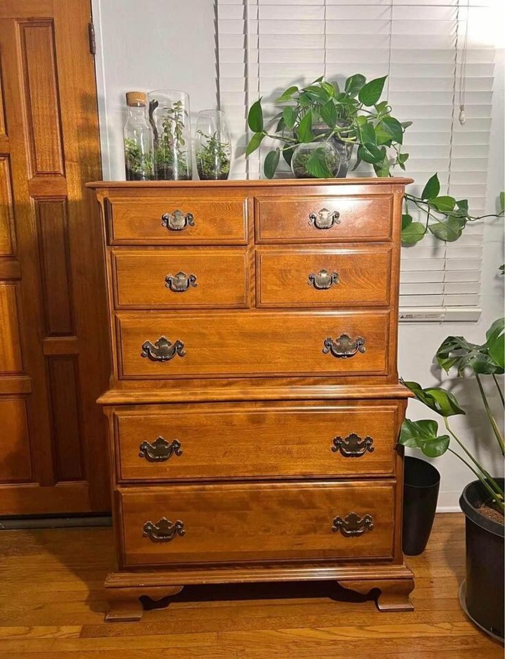 Ethan Allen Heirloom Nutmeg Maple Early American Colonial Chest on