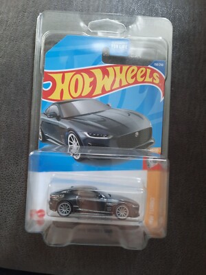 2020 Jaguar F-Type Hot Wheels Super Treasure Hunt in protective