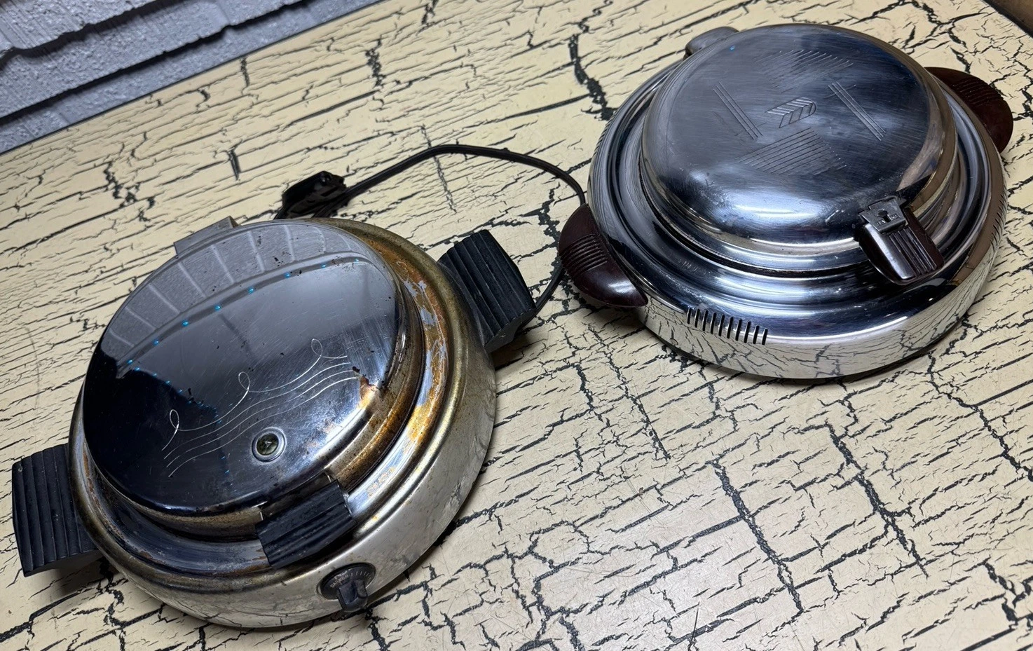 2 VTG General Electric GE 119W4 & Montgomery Ward DE-2361 Waffle Iron Maker Lot