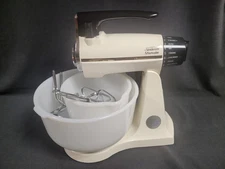 Vintage Sunbeam MIxmaster 60th Anniversary 2 in 1 Mixer w/Glasbake Bowls *WORKS*