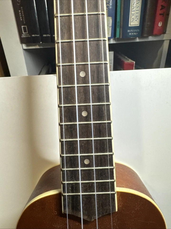 Mitchell MU40NT 音乐会尤克里里 - 天然木材 — 第 3/4 张图片