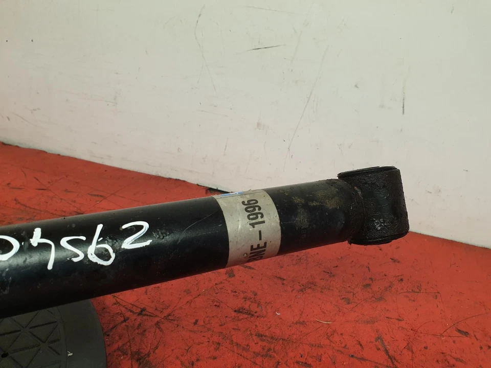 AMORTIGUADOR SUSPENSIÓN TRASERA LADO CONDUCTOR VOLKSWAGEN GOLF MK3 1997 2,0 L GASOLINA Foto 4 de 4