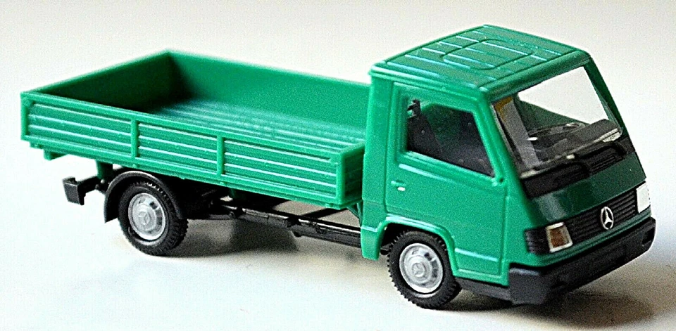 Mercedes Benz 100 D II Cassone Telone 1992-95 Verde 1:87 Herpa 041744 - Immagine 2 di 4