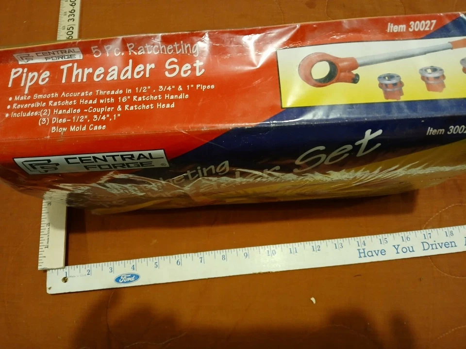 New ratchet pipe threader kit 5 pc 1/2, 3/4 and 1 " pipe die, rachet head - Image 2 of 4
