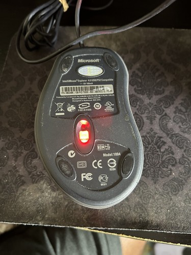Microsoft IntelliMouse Explorer 4.0 a USB Model 1004 Silver 5 Button Tilt Wheel - Picture 6 of 9