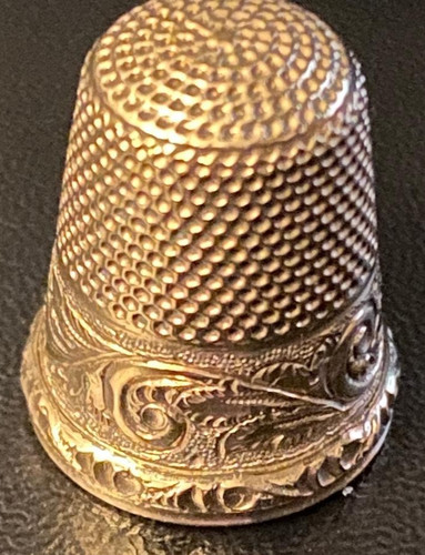 9ct Gold Thimble, 4.79g, Nice Design. Perfect for a collector.