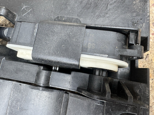 2022 RANGE ROVER VELAR L560 2017-2024 AIR SHUTTER VENT M8A28475 - Picture 13 of 16