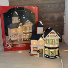 St Nicholas Square Christmas Village Walker’s Point House Illuminated in Box