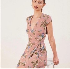 Платья Reformation с цветочным узором для женщин огромный выбор