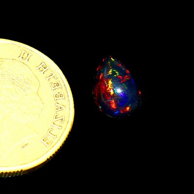 Natürlicher roter feuerschwarzer Opal Birne Edelstein Cabochon - Oktober Gebu...