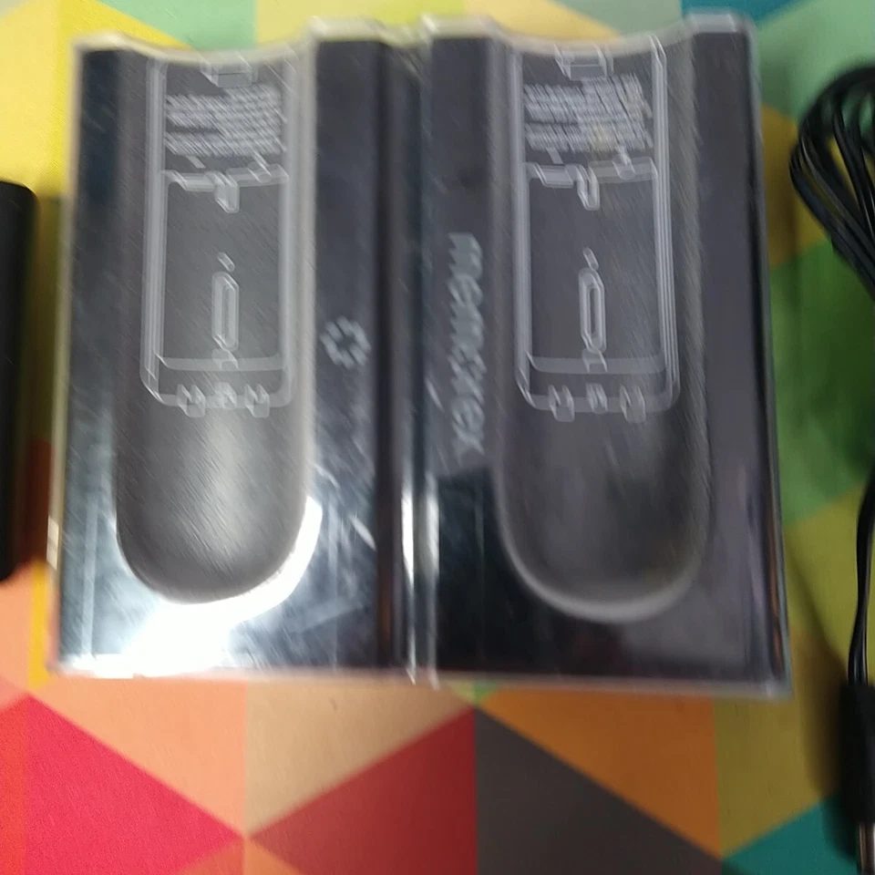 Memorex Dual Controller Charging Kit Made For Wii With 1 Battery & Plug - BLACK! - Image 3 of 4