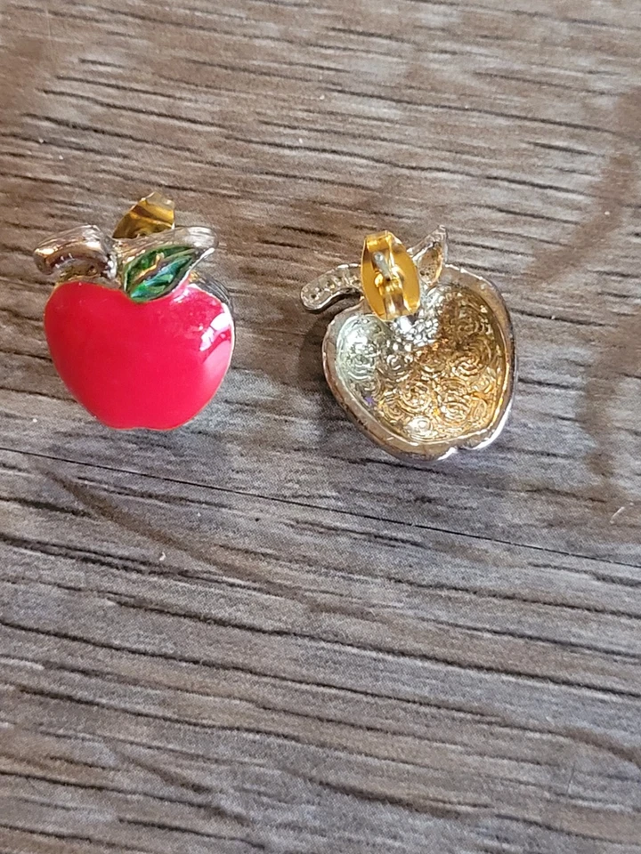 APPLE HARVEST PIERCED EARRINGS  RED ENAMEL GOLD-TONE Vintage Fruit 🍎 - Image 3 of 4