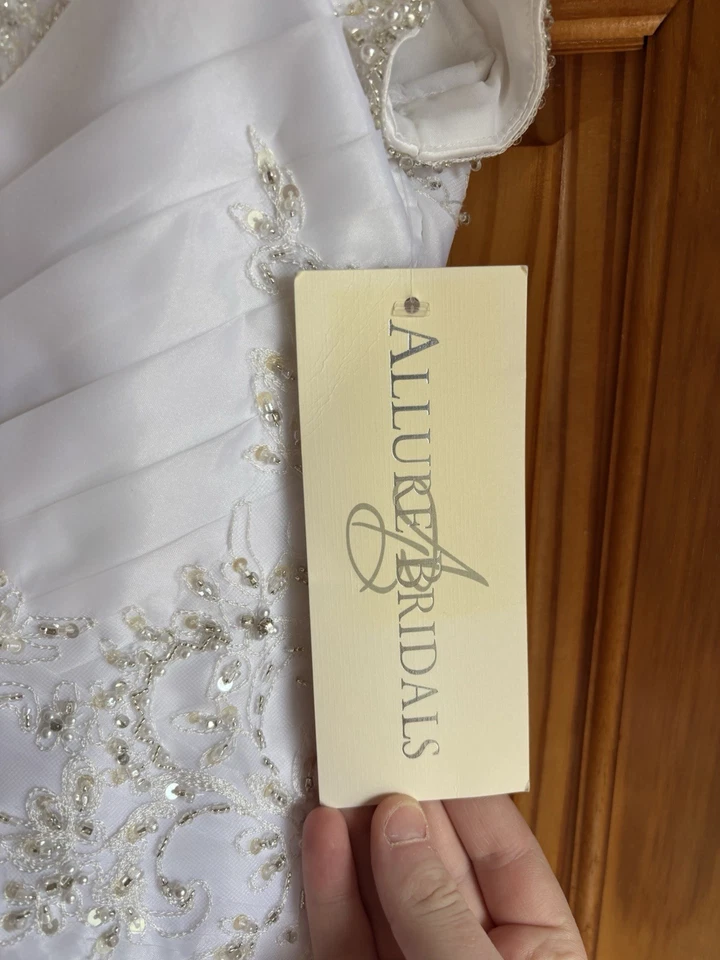 Vestido de novia Allure nuevo con etiquetas Foto 2 de 4