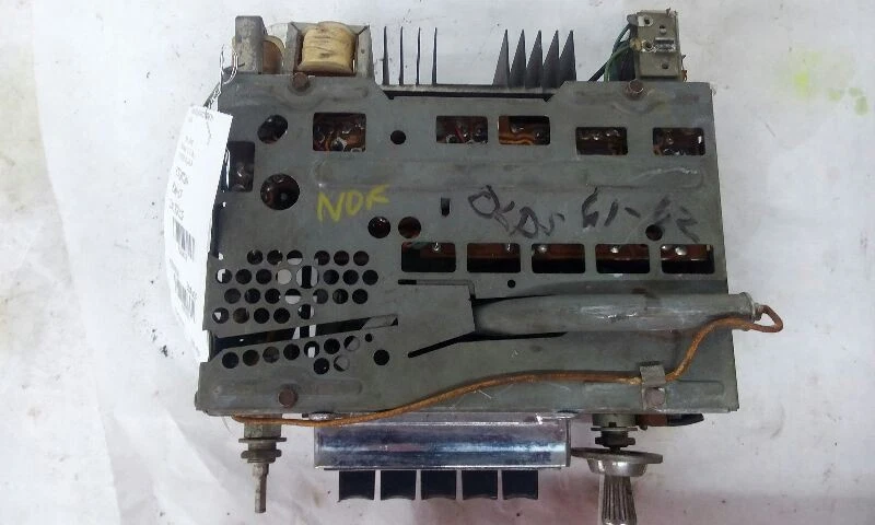 1961 Oldsmobile 88 Radio - Image 2 of 3