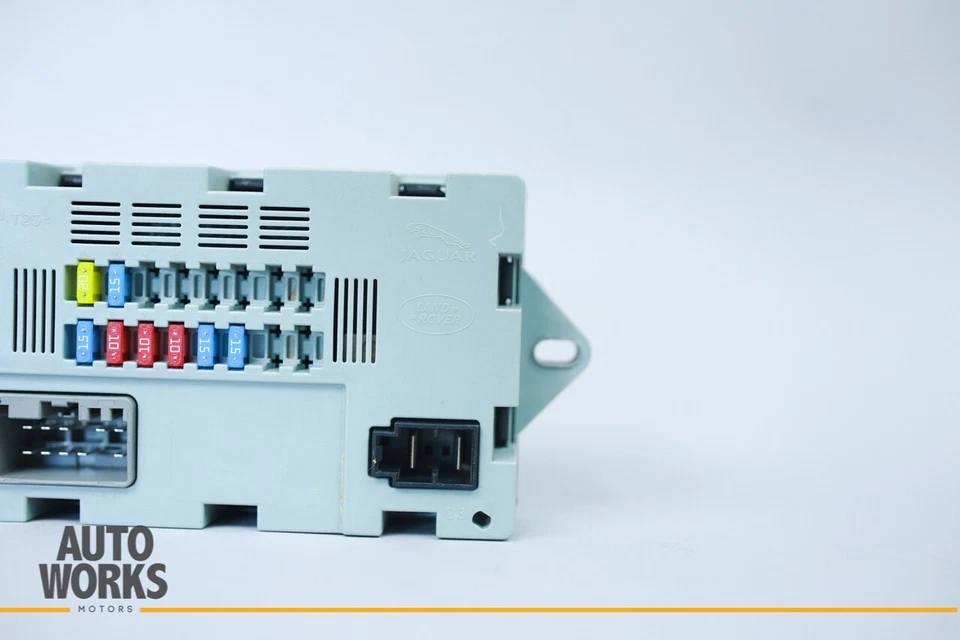 Módulo de control de relé de conexiones de caja de fusibles Jaguar F-PACE X761 17-19 FABRICANTE DE EQUIPOS ORIGINALES Foto 3 de 4