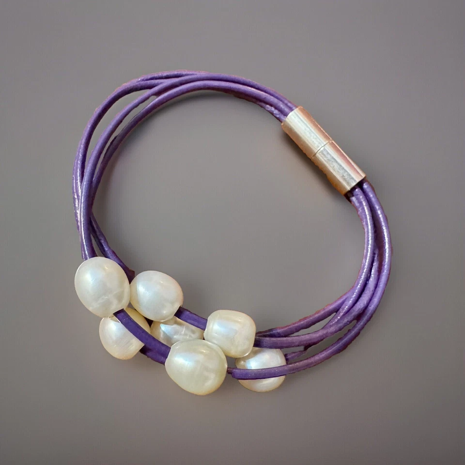 "Auténtico brazalete de 8 perlas de agua dulce en 4 cuerdas de cuero púrpura talla 7""" Foto 2 de 4