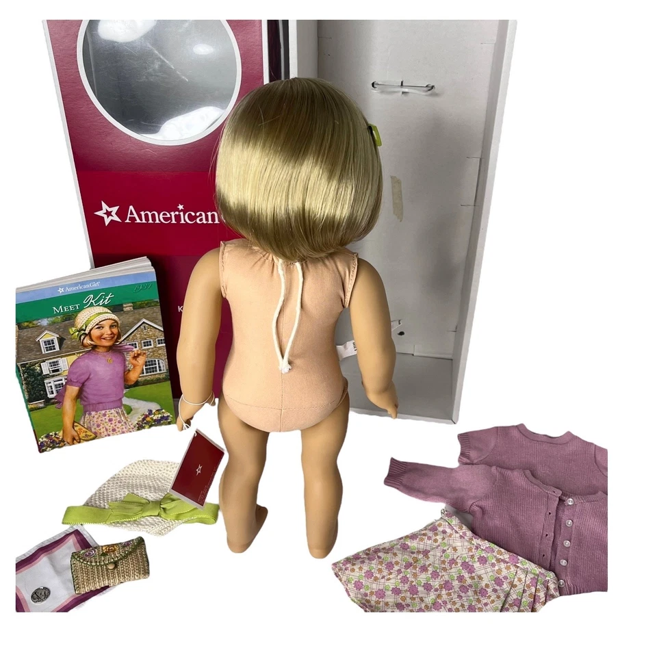 American Girl Kit Muñeca Conocer Conjunto Accesorios Collar Moneda Sombrero Monedero Pasador Foto 4 de 4