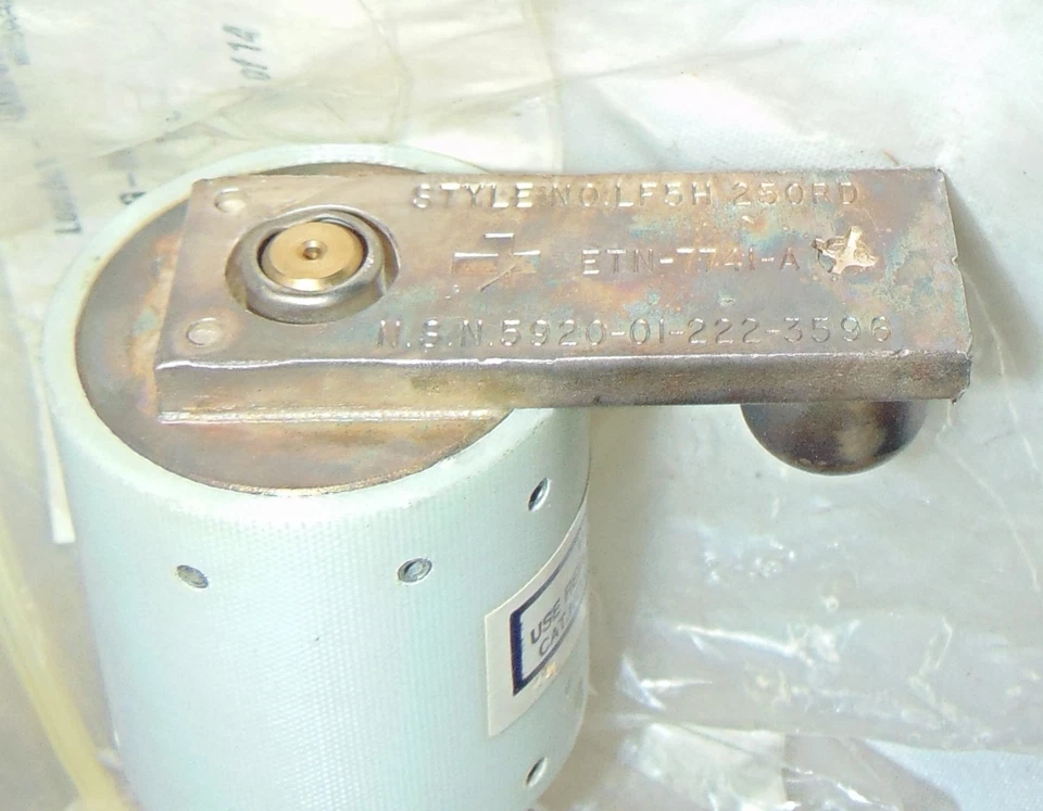 4 PC  ETN-7741-A  NOS Buss Current Limiting Fuse 5920-01-222-3596 .99 SILVER FIL - Image 3 of 4