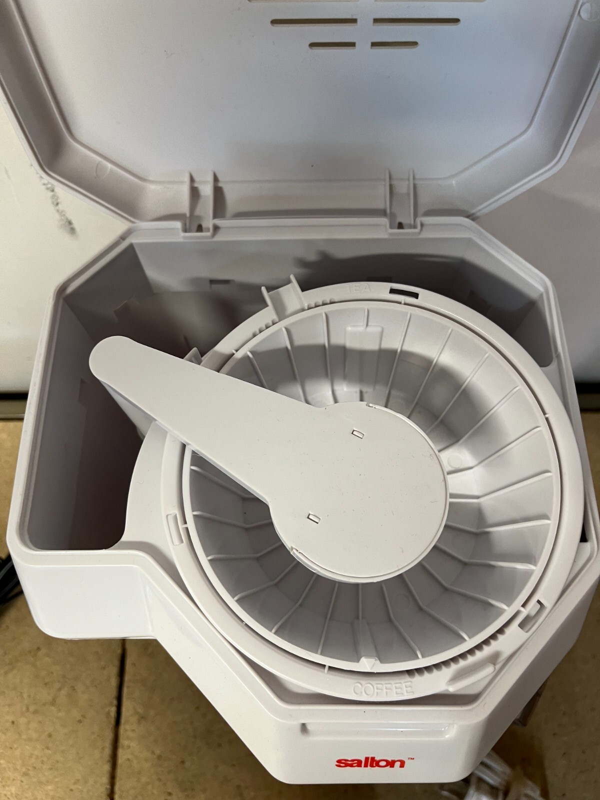 Salton 2 Liter Iced Tea Iced Coffee Maker COLD BREW KM44 Machine for