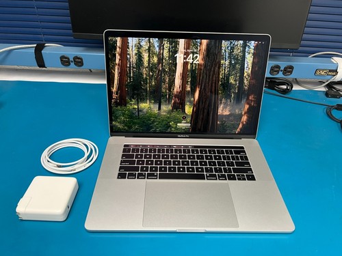 Apple 2019 MacBook Pro 15in 2.6 GHz 6 Core I7 16GB 500 SSD A1990