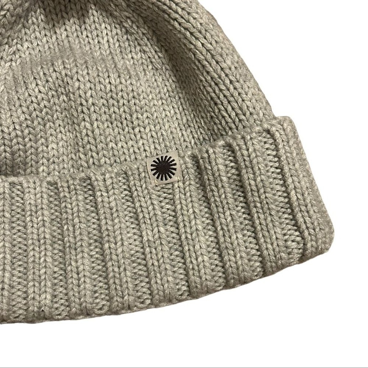 UGG NWT Gray Knit Wool Blend Pompom Beanie O/S | eBay