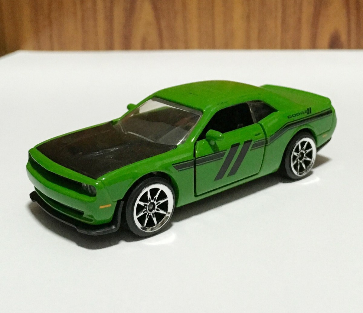 Majorette Dodge Challenger SRT Hellcat Green / Black Stripe 1:66