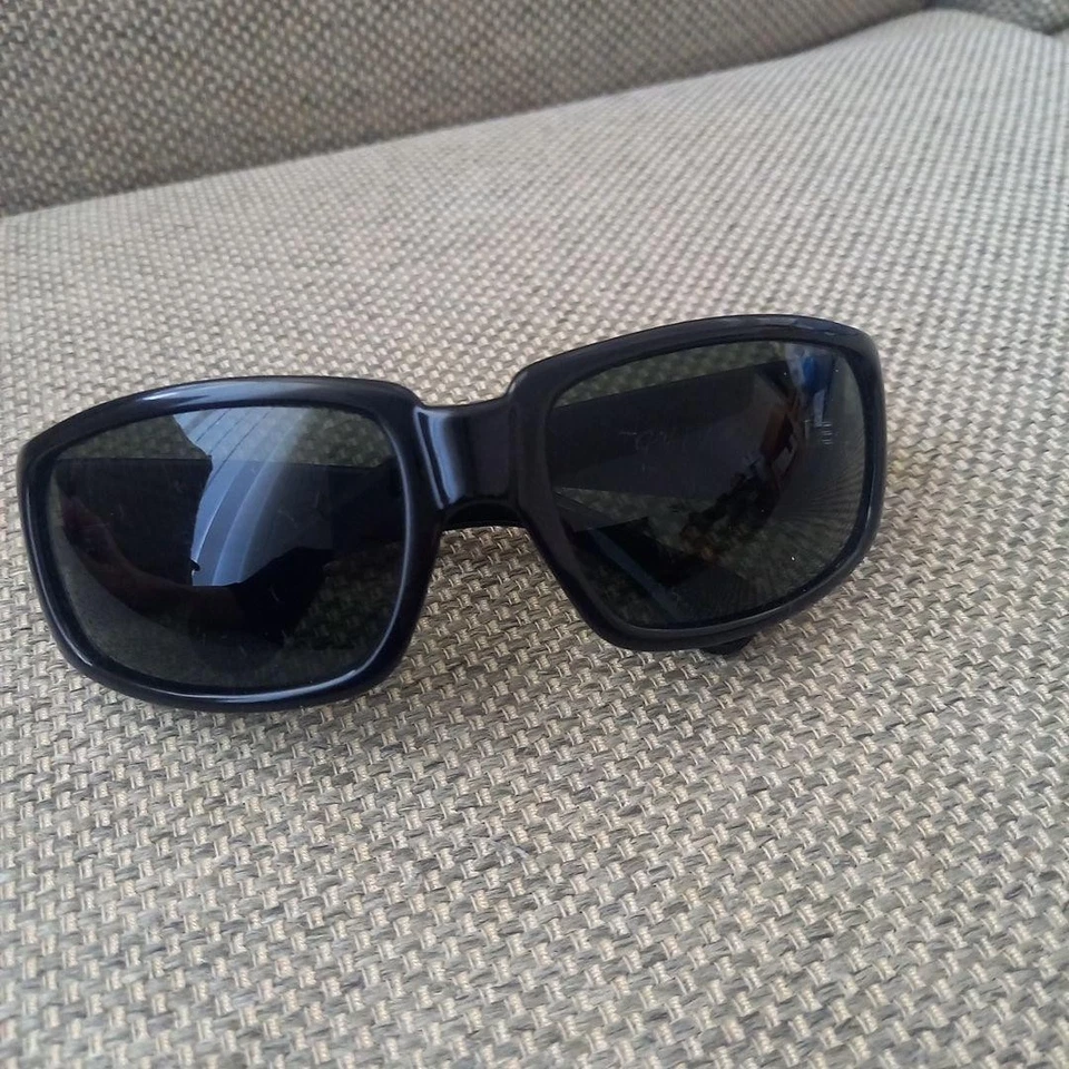 Gafas de sol cuadradas VONZIPPER VZ marco de plástico negro lentes grises hombres mujeres unisex Foto 4 de 4