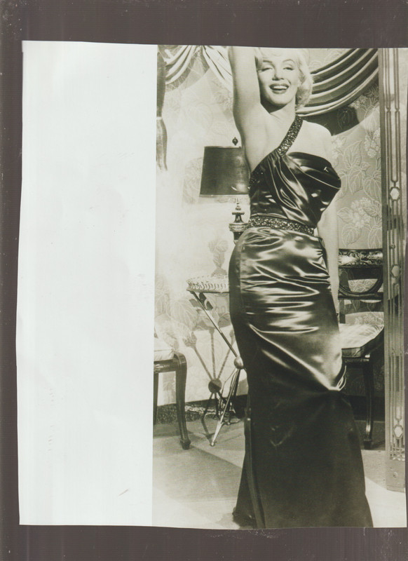 8X10- B&W-BOOK/MAG/PAPER PHOTO OF-MARILYN MONROE ON BOTH SIDES