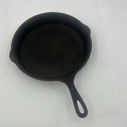 1920's Single Notch Lodge Raised no. 8 Cast Iron Skillet VTG