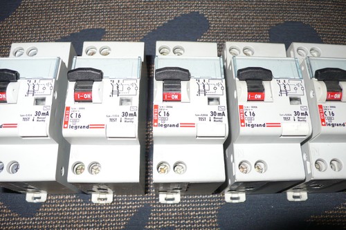 DISJONCTEUR DIFFERENTIEL 16A 30mA TYPE AC. LEGRAND 16 AMPERES PC.4,5KA. - Picture 11 of 11