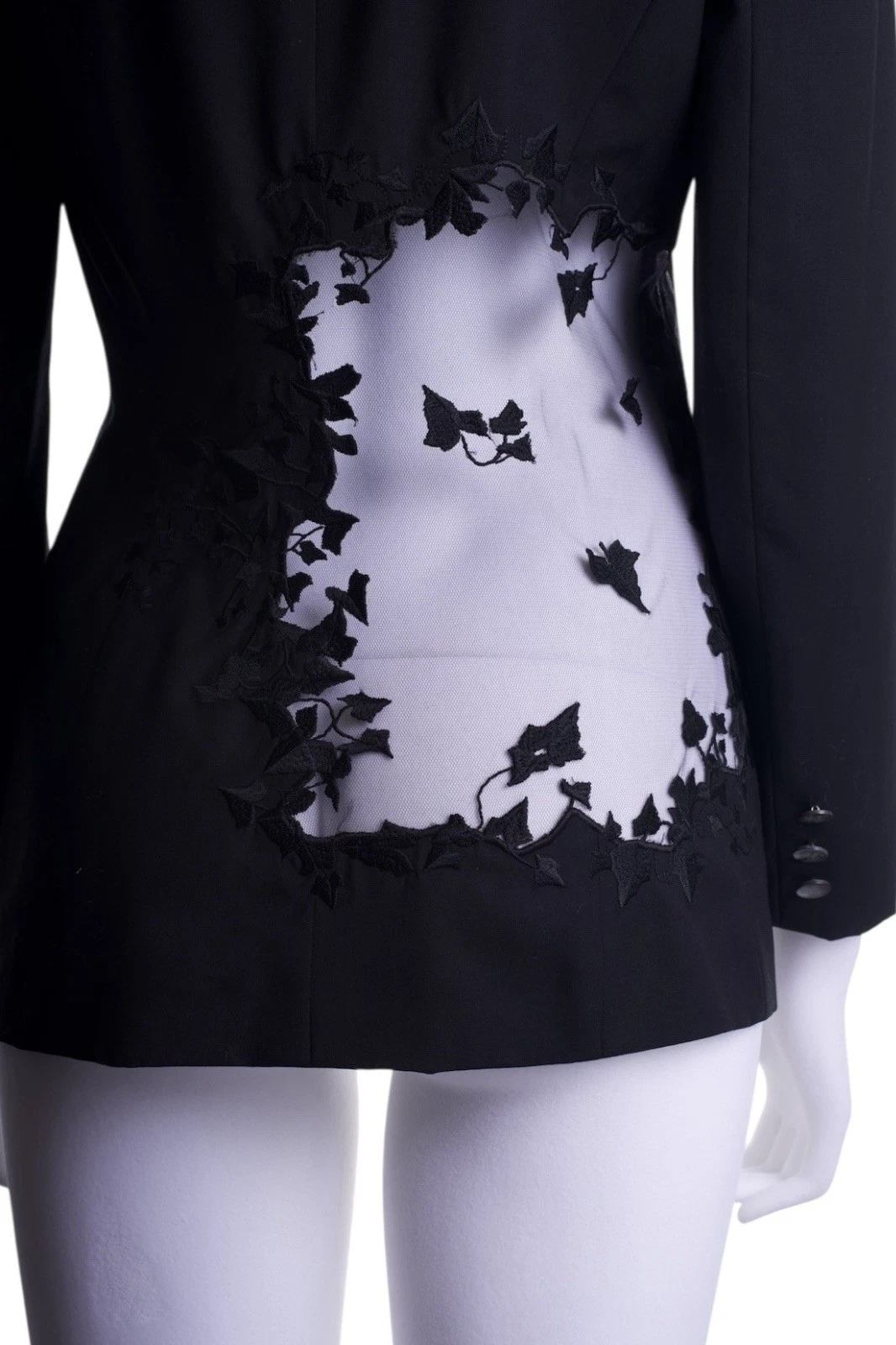 Alexander McQueen — Alexander McQueen "No. 13 » S/S 1999 suit blazer with cut out leaf at the back