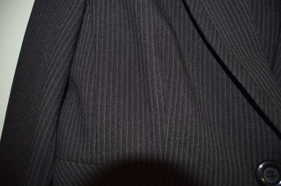 Autonomy size 16P black pin stripe ladies trouser suit - Image 3 of 3