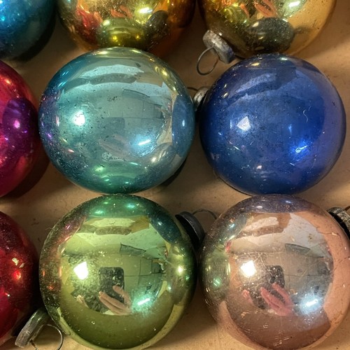 Vintage Box Miniature Round Christmas Ornaments 1 Dozen 30mm 1.25" - Picture 4 of 12