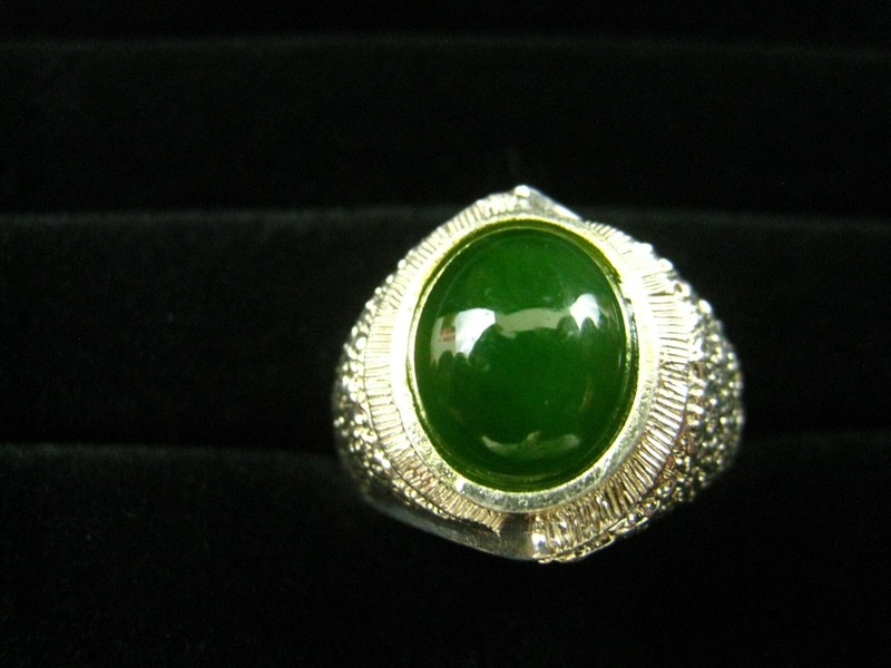 Sterling Silver ring, JADE cabochon, size 9, beautiful contrast and presentation