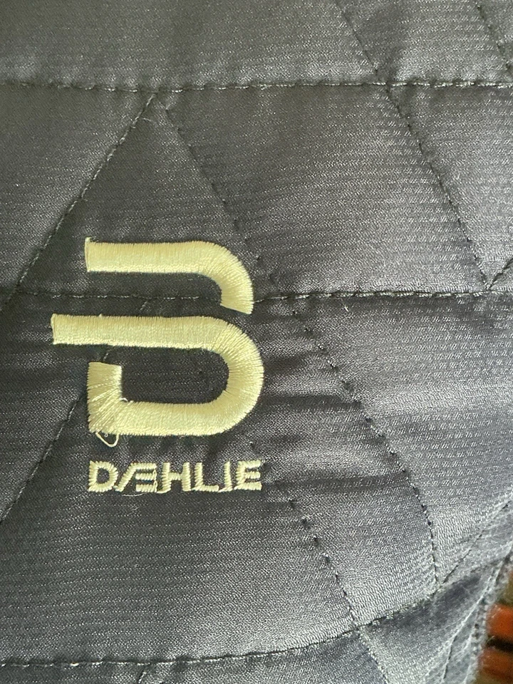 Born DEHLIE Women’s Mock Neck Quilted 1/2 Zip Pullover ski  Sweater Size M Navy - Image 3 of 4