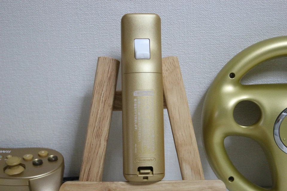 Club Nintendo Wii Zelda Golden Remote, ClassicController, Nunchuck & Handle Gold - Image 3 of 4