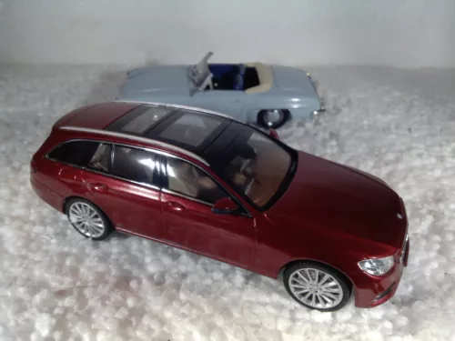 KYOSH0/MERCEDES  DEALER MODEL 1/43  2017 MERCEDES BENZ  E KLASSE T-MODELL 