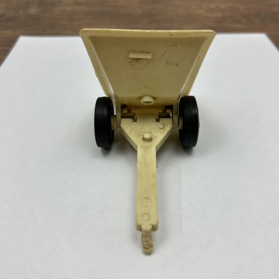 Remolque de carro de césped blanco para ERTL Cub Cadet cortacésped tractor pieza modelo a escala Foto 3 de 4